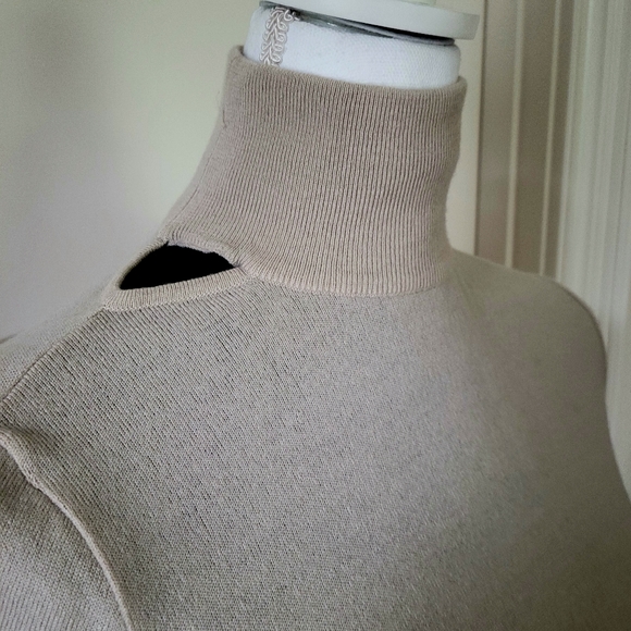 Sexy sweater - Picture 2 of 9